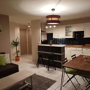 Ecully, Au Calme De 50m². Apartment