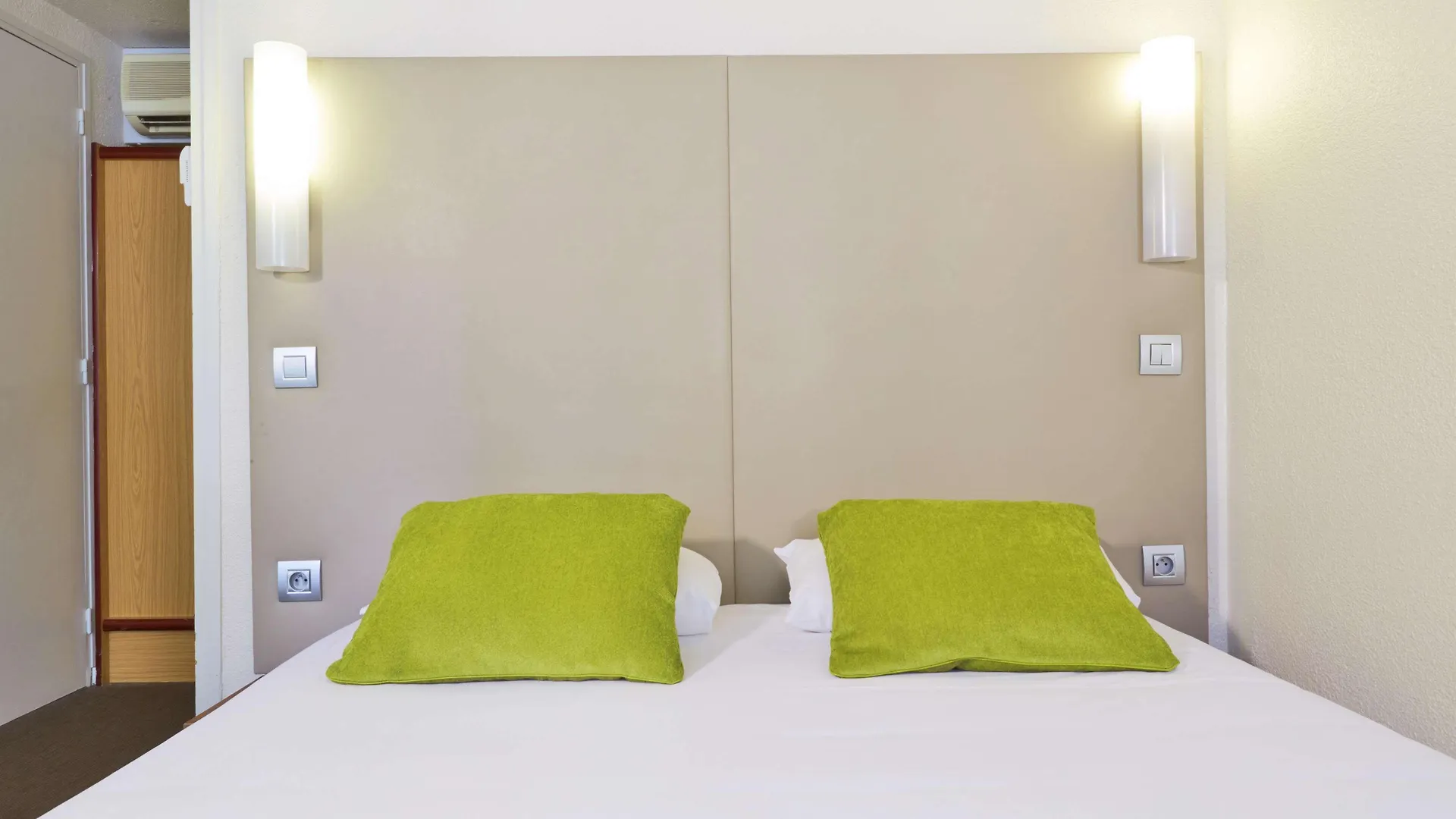 Campanile Lyon Nord - Ecully Hotel