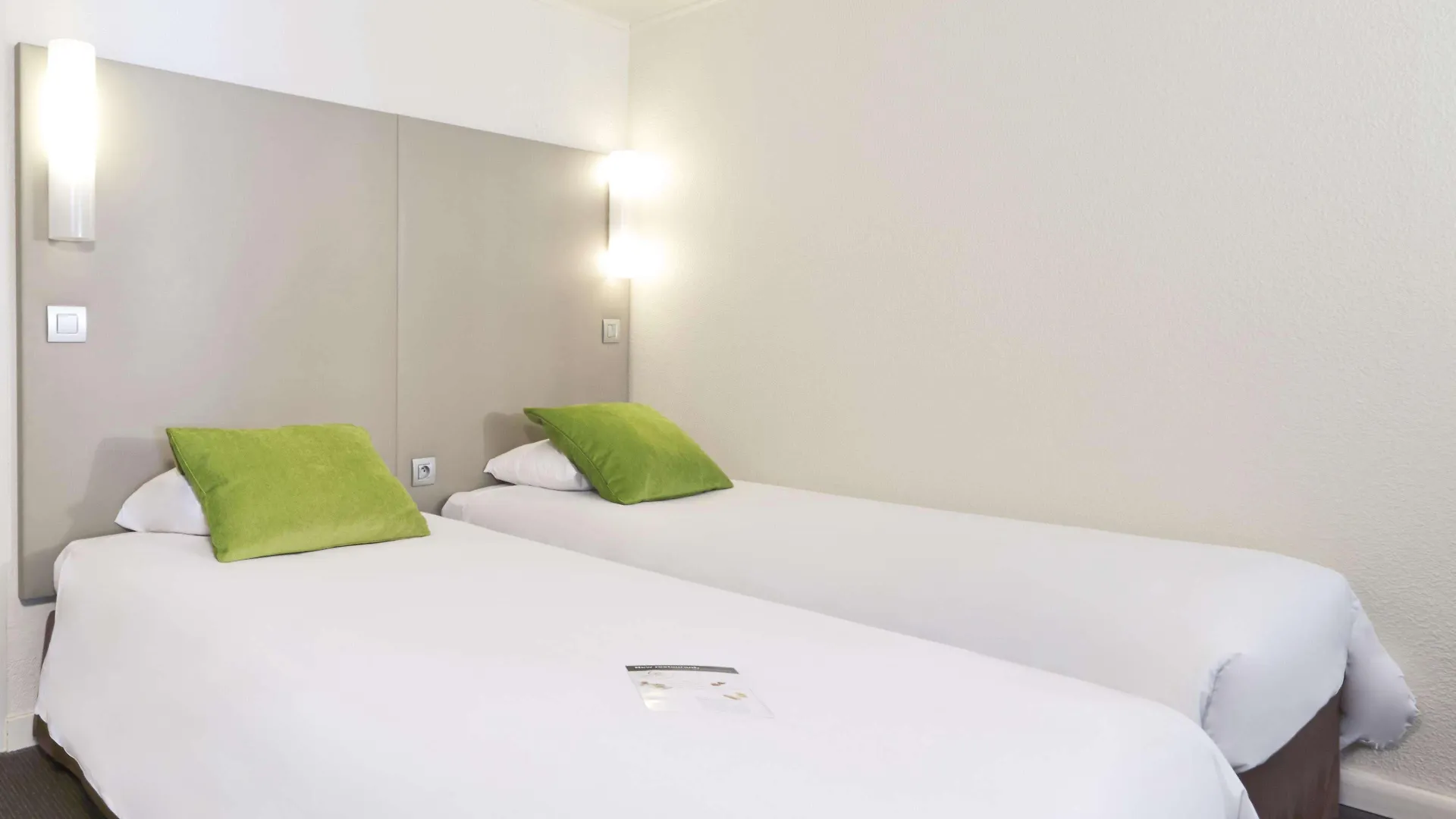 Campanile Lyon Nord - Ecully Hotel