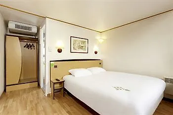Campanile Lyon Nord - Ecully Hotel